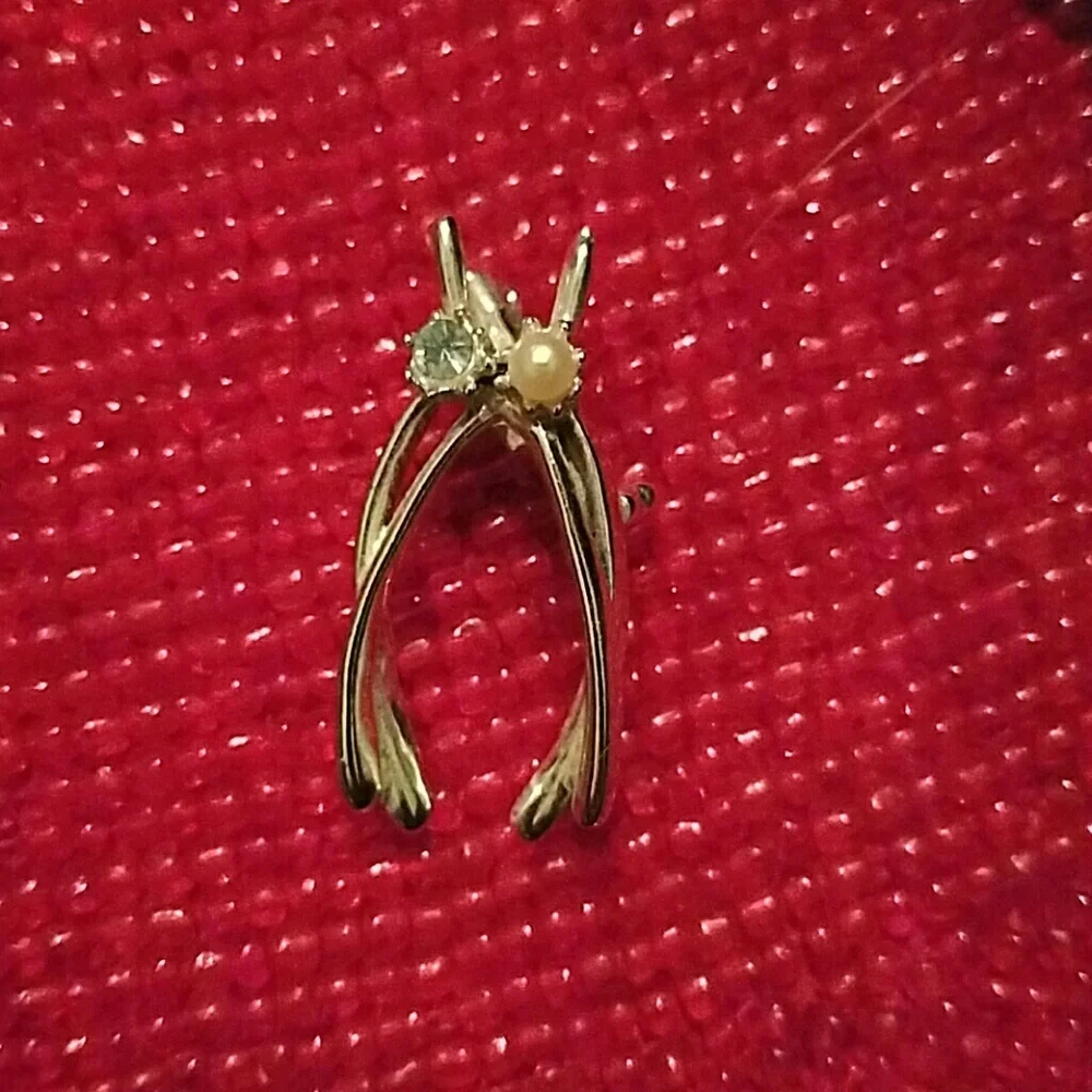 Wishbone Pin
